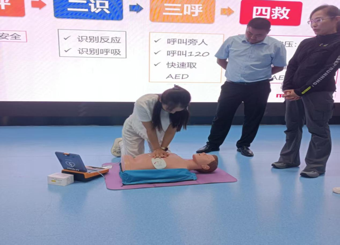 淮南卫校成功举办校园AED设备使用培训 筑牢师生生命安全防线