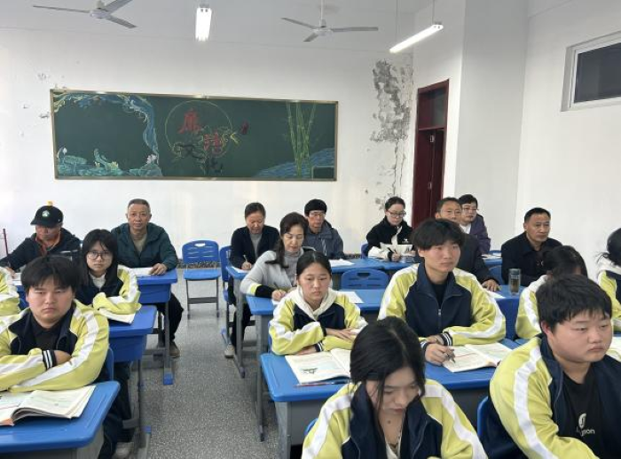 校领导深入思政课堂听评课  落实立德树人根本任务